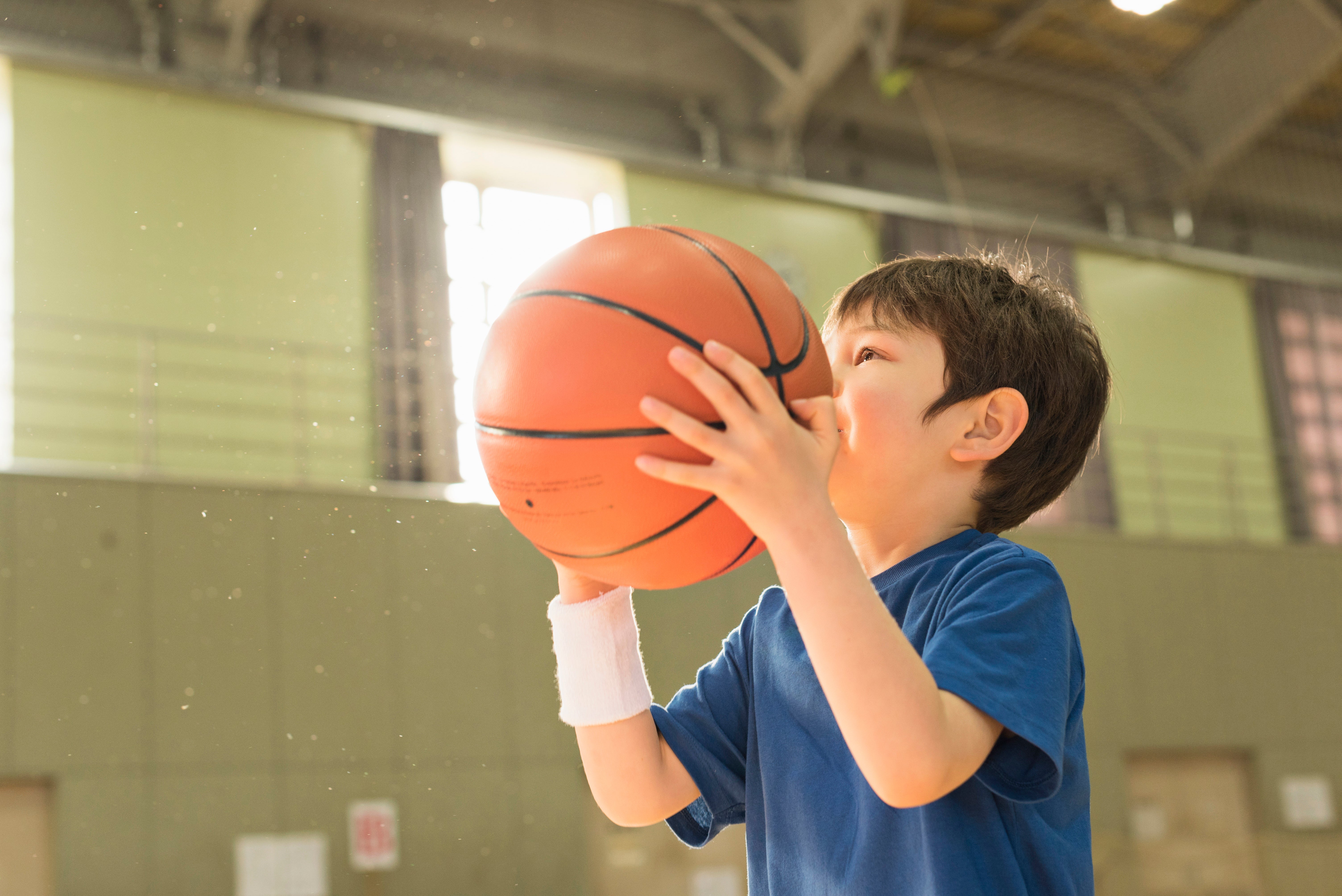 小学生が一般用のゴール（305cm）でレイアップを習得するには？
